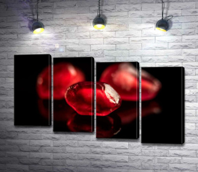 Модульная картина "Багровые косточки граната на черном стекле"
