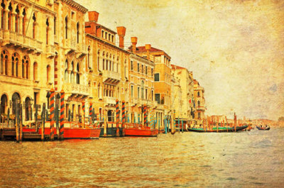 Традиционный венецианский причал на Гранд-канале (The Grand Canal)