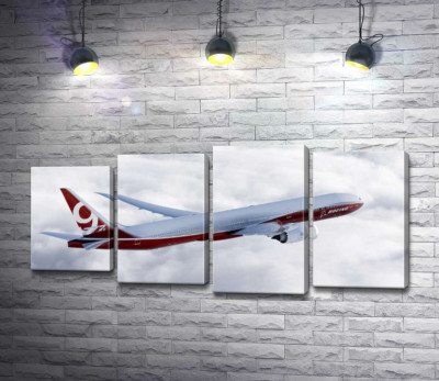 Літак Боїнг (Boeing) впевнено розрізає хмарний простір