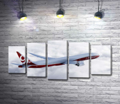 Модульная картина "Самолет Боинг (Boeing) уверенно разрезает облачное пространство"
