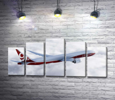 Модульная картина "Самолет Боинг (Boeing) уверенно разрезает облачное пространство"