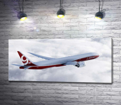 Самолет Боинг (Boeing) уверенно разрезает облачное пространство