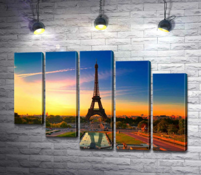 Утро поднимает лучи на Эйфелеву башню (Eiffel Tower)