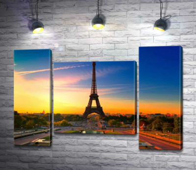 Ранок піднімає проміння на Ейфелеву вежу (Eiffel Tower)