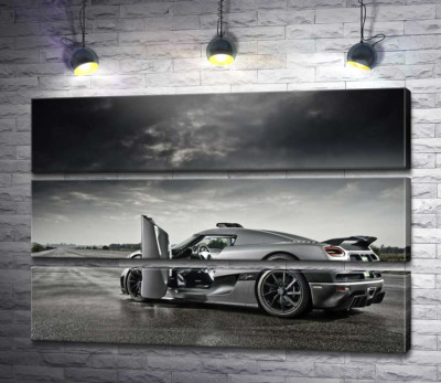 Модульная картина "Шведский гиперкар Koenigsegg Agera под переливами грозовых облаков"