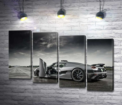 Модульная картина "Шведский гиперкар Koenigsegg Agera под переливами грозовых облаков"
