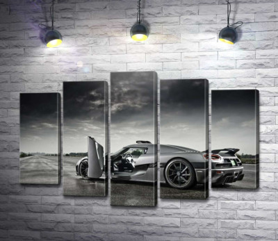 Модульна картина "Шведський гіперкар Koenigsegg Agera під переливами грозових хмар"