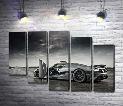 Модульная картина "Шведский гиперкар Koenigsegg Agera под переливами грозовых облаков"