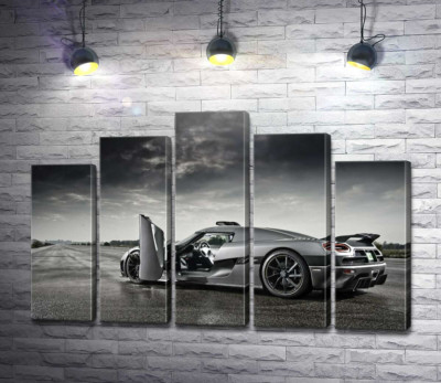 Модульная картина "Шведский гиперкар Koenigsegg Agera под переливами грозовых облаков"