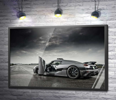 Постер "Шведский гиперкар Koenigsegg Agera под переливами грозовых облаков"