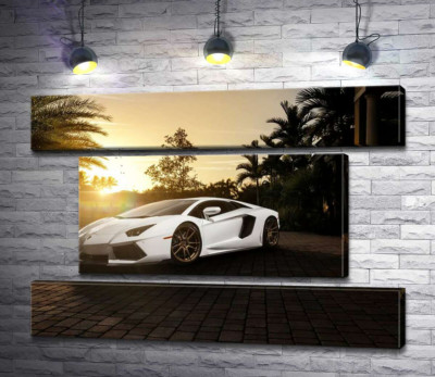 Модульная картина "Жемчужные переливы белого автомобиля Ламборгини (Lamborghini) в лучах заходящего солнца"