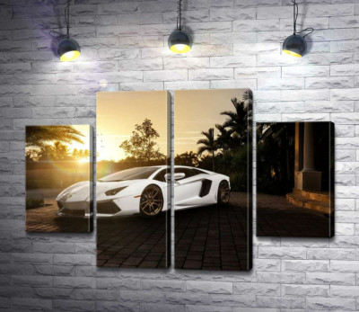 Модульная картина "Жемчужные переливы белого автомобиля Ламборгини (Lamborghini) в лучах заходящего солнца"