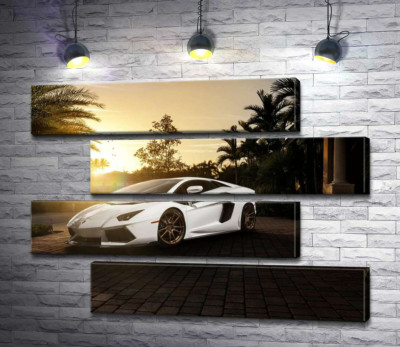 Жемчужные переливы белого автомобиля Ламборгини (Lamborghini) в лучах заходящего солнца