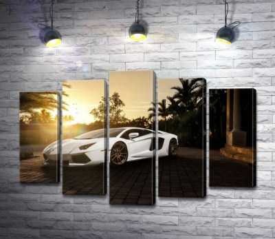 Модульна картина "Перлові переливи білого автомобіля Ламборгіні (Lamborghini) в промінні сонця, що заходить"