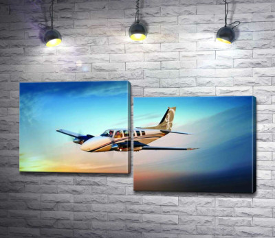Американский самолет Beechcraft Bonanza среди горящего запада