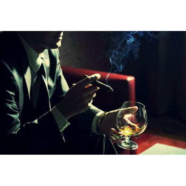 Сигара та алкоголь: вечірній відпочинок чоловіка