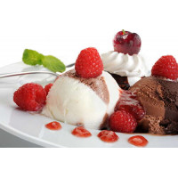 Сочетание сладкого шоколадно-ванильного мороженого и кислинки малинового джема