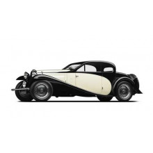Элегантный французский автомобиль Бугатти (Bugatti Type 46)