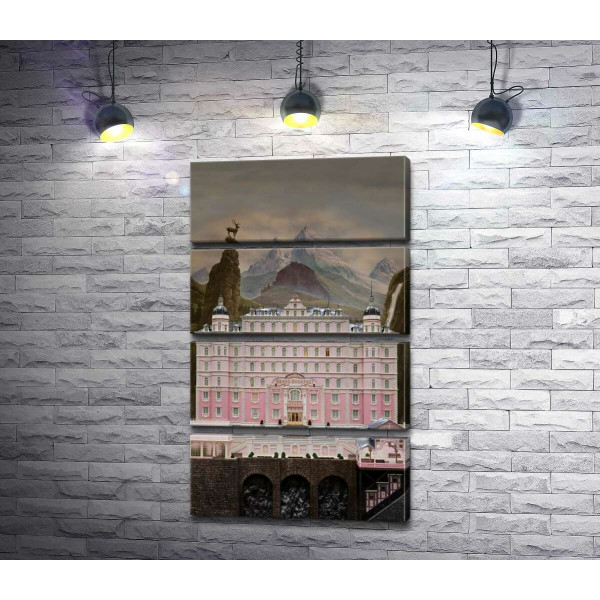 Жемчужно-розовый отель на постере к фильму "Отель" Гранд Будапешт "" (The Grand Budapest Hotel)