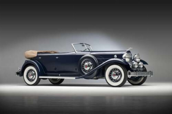 Люксовий американський синій автомобіль Packard Twin Six 1932