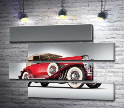 Старовинний автомобіль 1920 року американської компанії Duesenberg