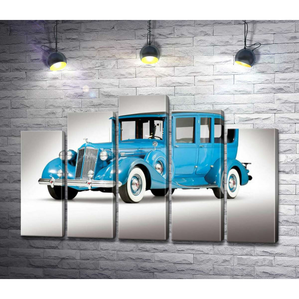 Голубой лимузин 1937 американской компании Packard