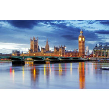 Будівля британського парламенту та славетний Біг-Бен (Big Ben) видніються з-за мосту через Темзу