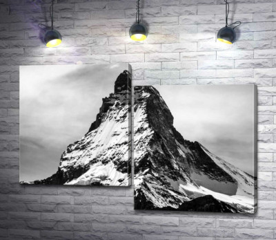 Острый заснеженный шпиль горы Маттерхорн (Matterhorn)
