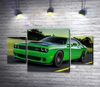 Модульная картина "Сочно-зеленый автомобиль Dodge Challenger Hellcat несется по дороге"