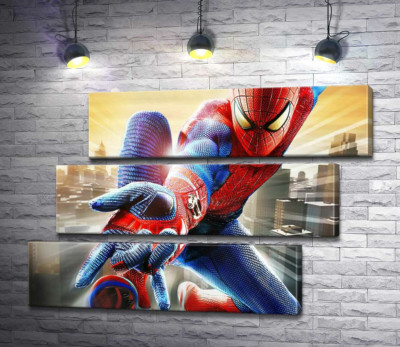 Людина-павук (Spider-Man) в польоті випускає свою зброю