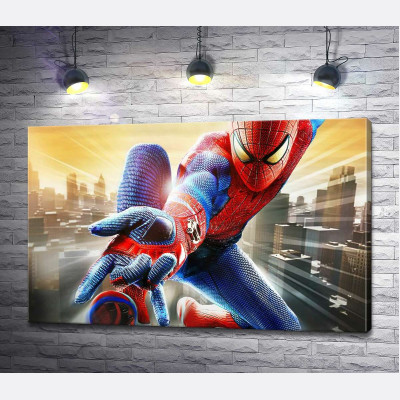 Людина-павук (Spider-Man) в польоті випускає свою зброю
