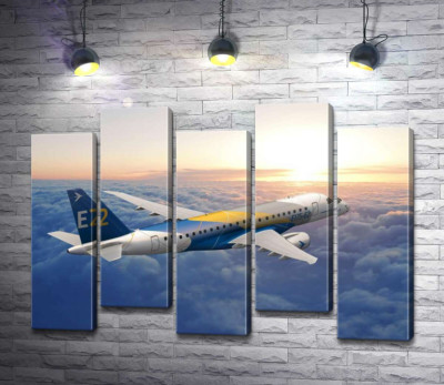 Модульная картина "Полет бразильского самолета Embraer E-Jet E2 над бескрайним облачным пространством"