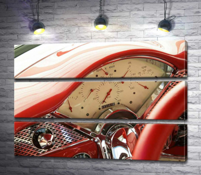 За рулем спокусливо-червоного автомобіля Chevrolet Bel Air