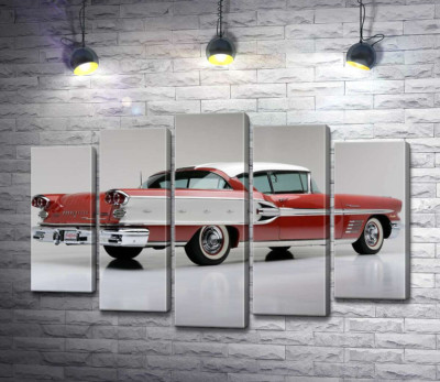 Модульная картина "Вишнево-белый автомобиль Pontiac Bonneville 1958 года"