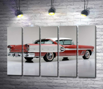 Модульная картина "Вишнево-белый автомобиль Pontiac Bonneville 1958 года"