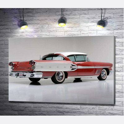 Вишнево-білий автомобіль Pontiac Bonneville 1958 року
