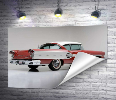 Вишнево-білий автомобіль Pontiac Bonneville 1958 року