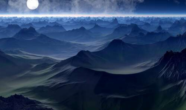 Загадкове місячне сяйво загортає гірські хребти у туманне покривало