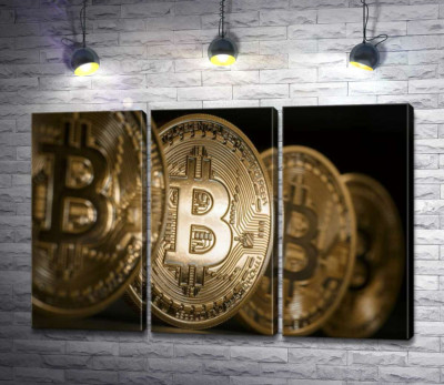 Модульная картина "Переливы золотого на монетах биткоинов"