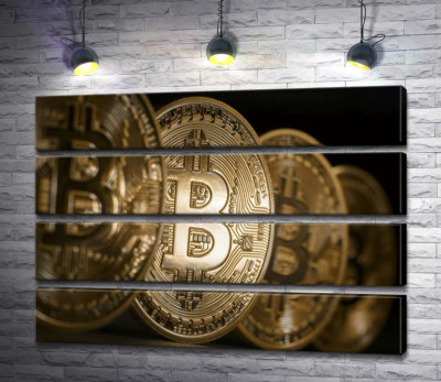 Модульная картина "Переливы золотого на монетах биткоинов"