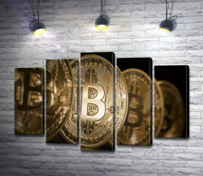 Переливы золотого на монетах биткоинов