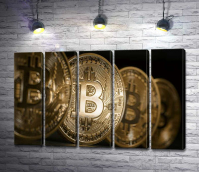 Модульная картина "Переливы золотого на монетах биткоинов"