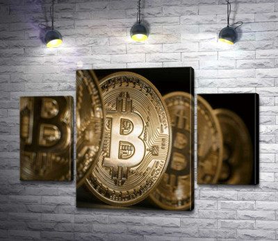 Модульная картина "Переливы золотого на монетах биткоинов"