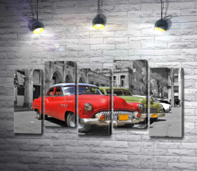 Червона модель автомобіля Chevrolet 1952 року на старовинній вулиці Куби