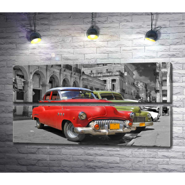 Червона модель автомобіля Chevrolet 1952 року на старовинній вулиці Куби