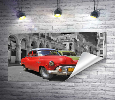 Красная модель автомобиля Chevrolet 1952 года на старинной улице Кубы