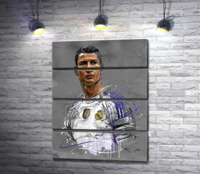 Футболист "Реал Мадрида" (Real Madrid) Криштиану Роналду (Cristiano Ronaldo) смотрит вдаль