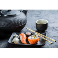 Традиции японской кухни: чай рядом с суши и роллами