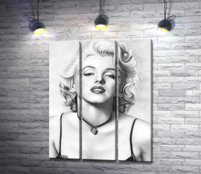 Выдающаяся актриса Мэрилин Монро (Marilyn Monroe) с хрупким кулоном на шее
