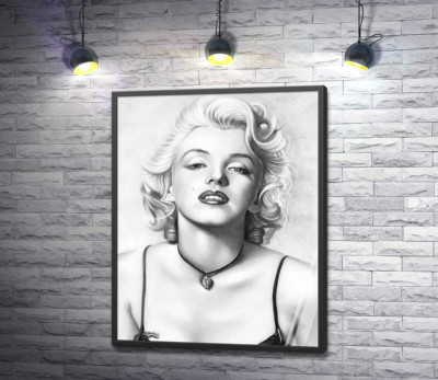 Постер "Выдающаяся актриса Мэрилин Монро (Marilyn Monroe) с хрупким кулоном на шее"